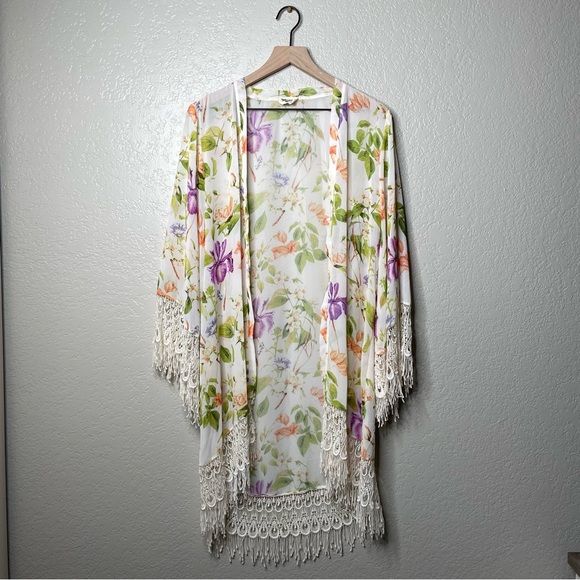 Show Me Your Mumu Metzler Kimono in Flower Press Floral Pattern Embroidered Trim - Picture 3 of 16